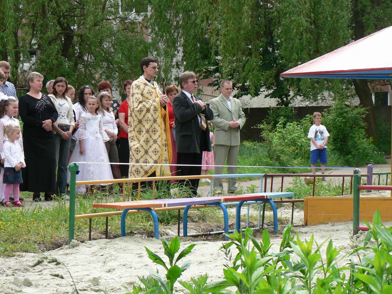 Освячення дитячого майданчика по вул. Л. Українки 25, 2007 р.
