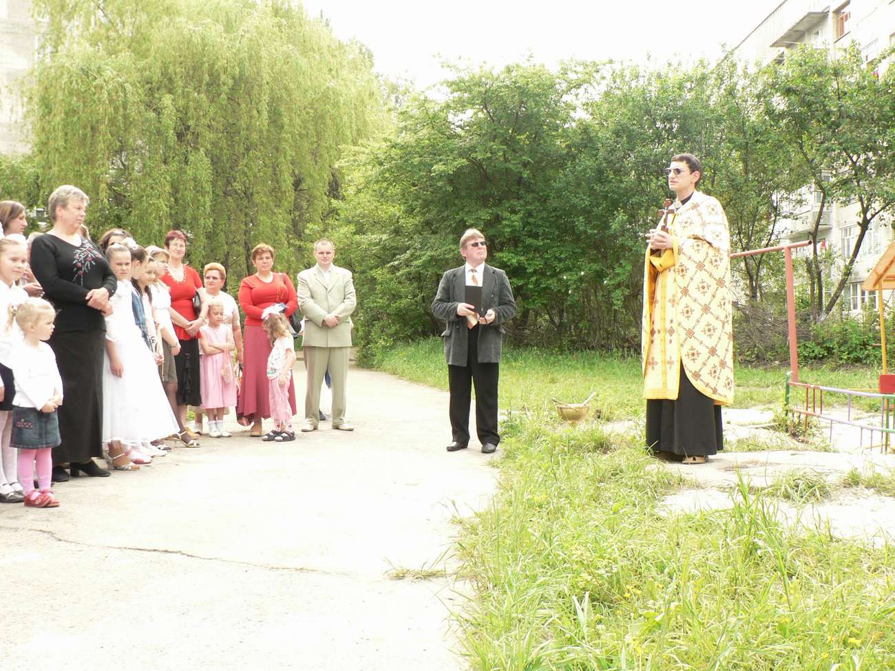 Освячення дитячого майданчика по вул. Л. Українки 25, 2007 р.