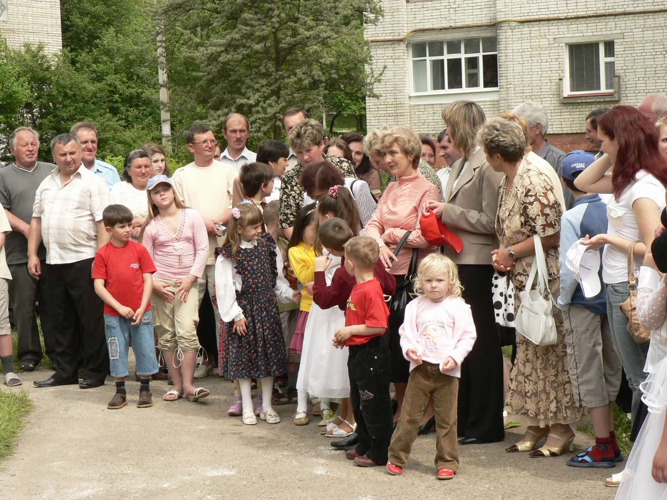 Освячення дитячого майданчика по вул. Л. Українки 25, 2007 р.