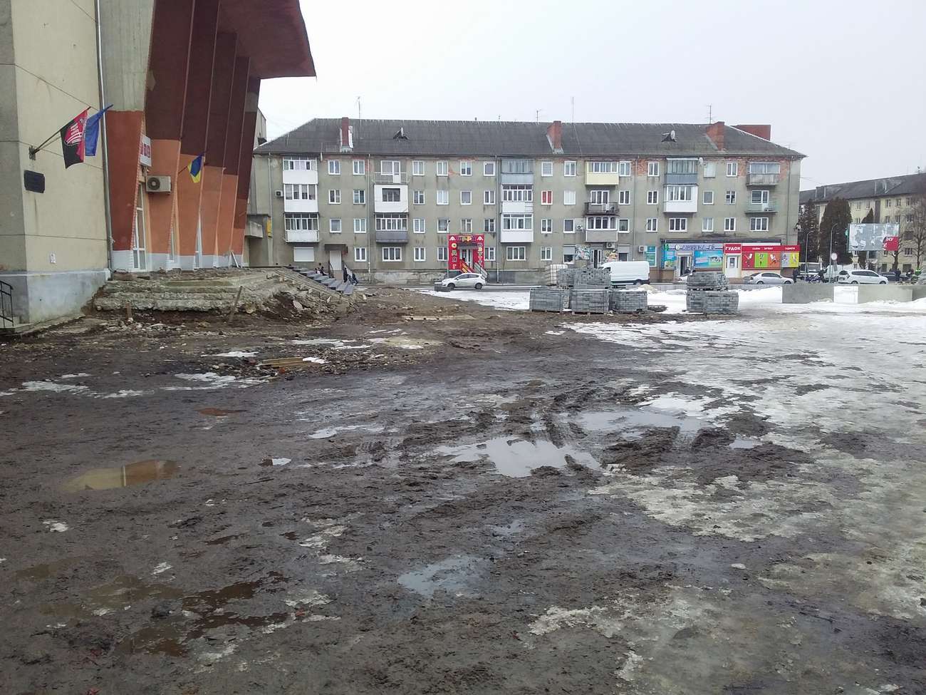 Реконструкція площі Героїв Майдану в Новому Роздолі