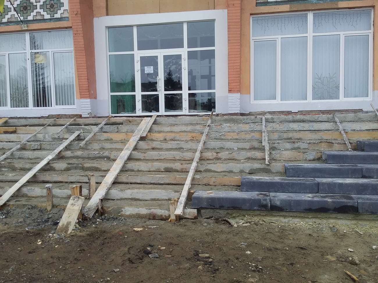 Реконструкція площі Героїв Майдану в Новому Роздолі