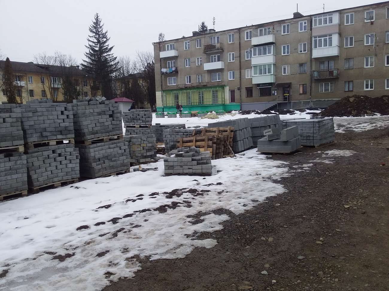 Реконструкція площі Героїв Майдану в Новому Роздолі