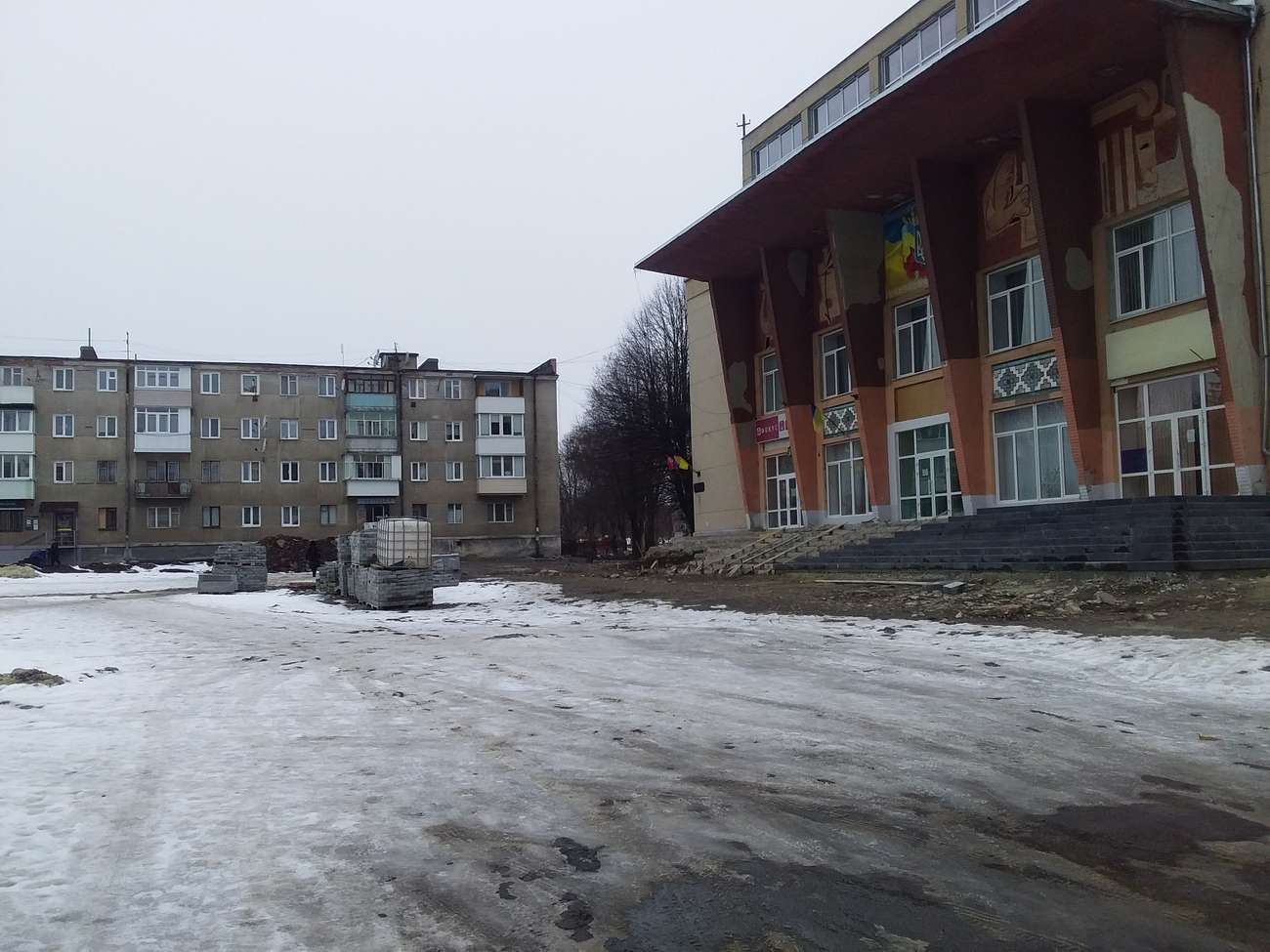 Реконструкція площі Героїв Майдану в Новому Роздолі