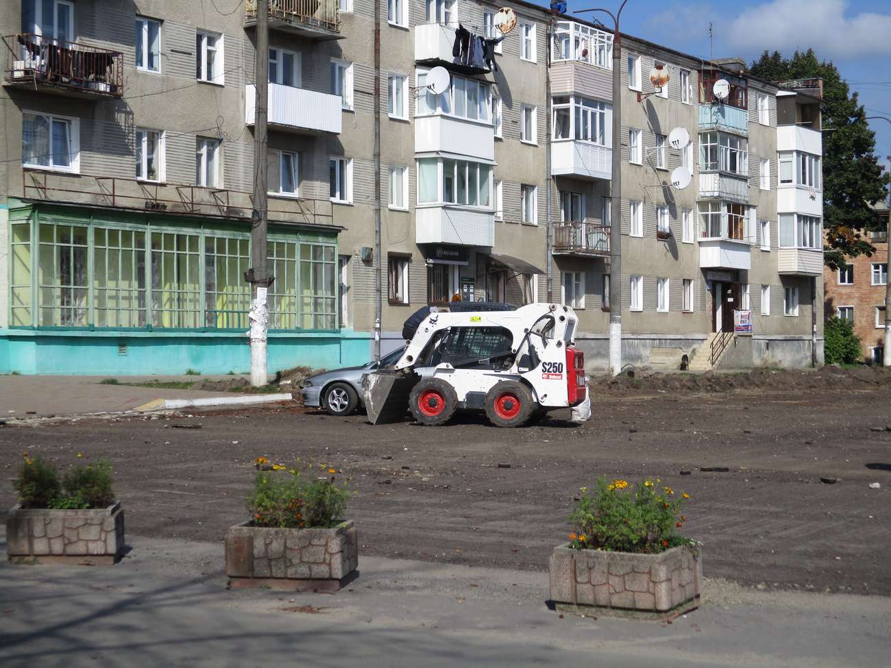 Реконструкція площі Героїв Майдану в Новому Роздолі