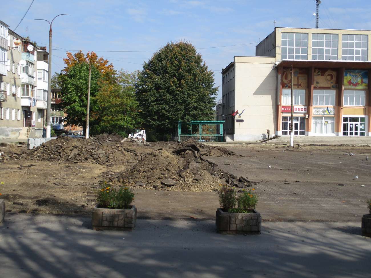 Реконструкція площі Героїв Майдану в Новому Роздолі