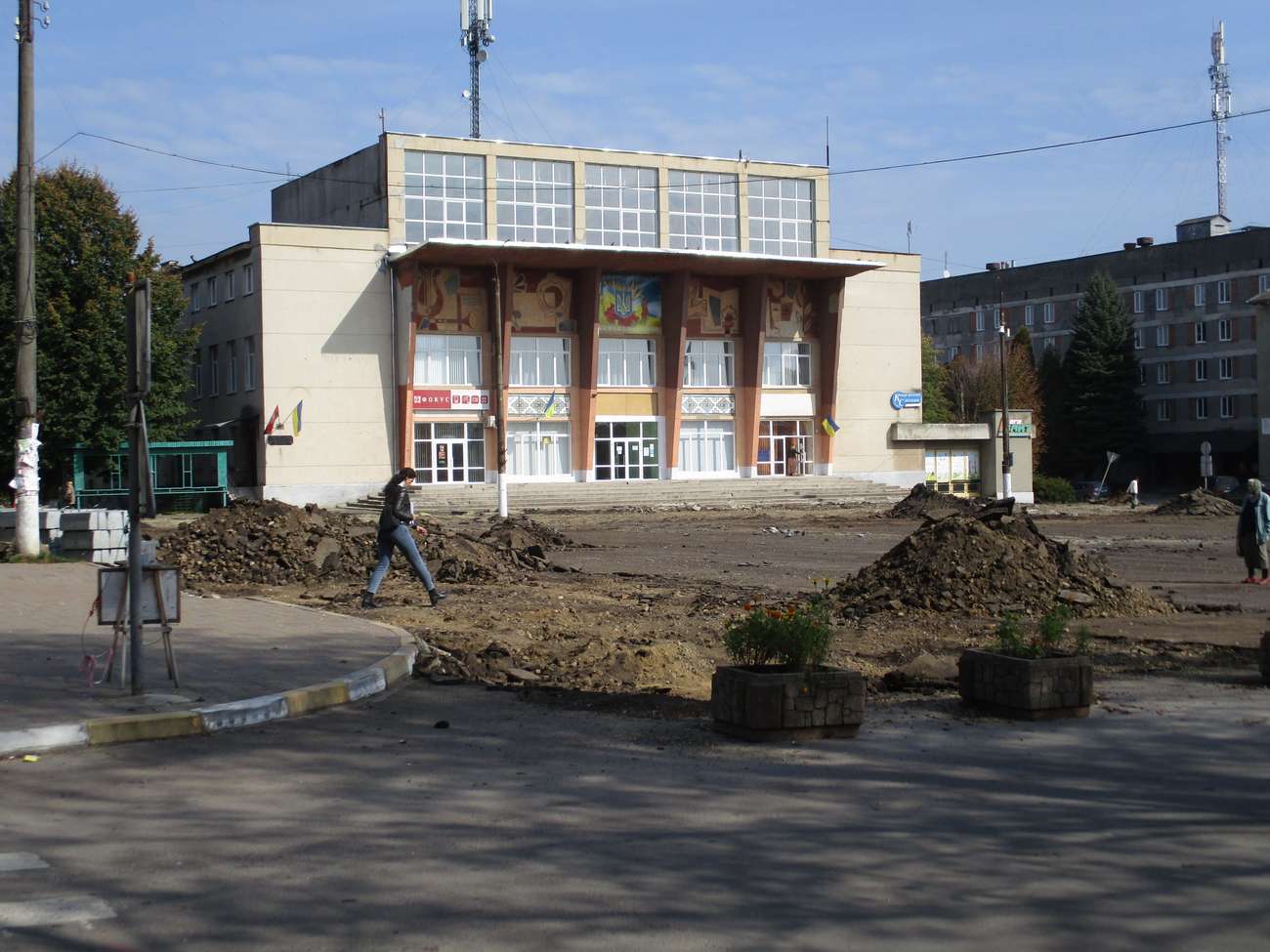 Реконструкція площі Героїв Майдану в Новому Роздолі