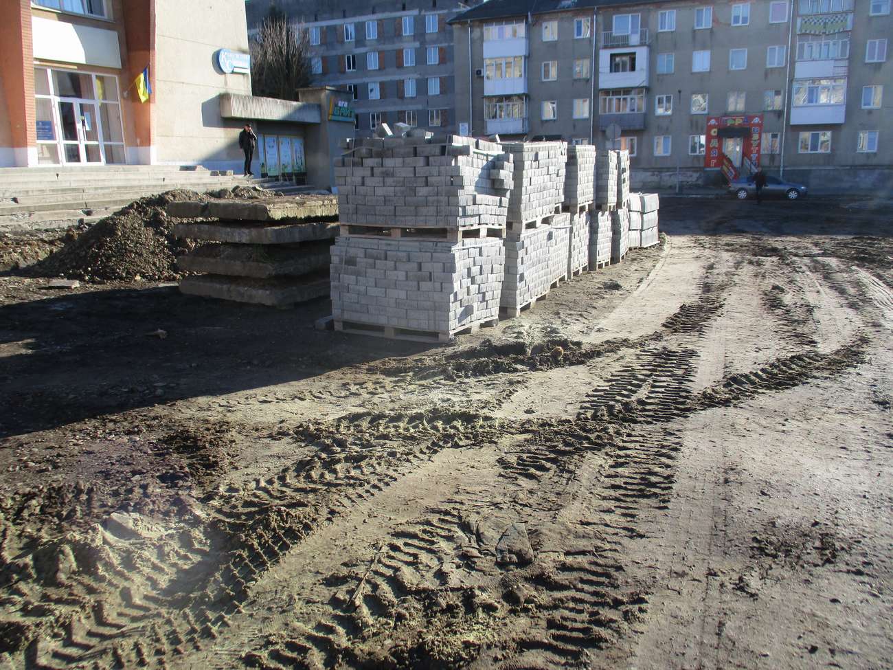 Реконструкція площі Героїв Майдану в Новому Роздолі