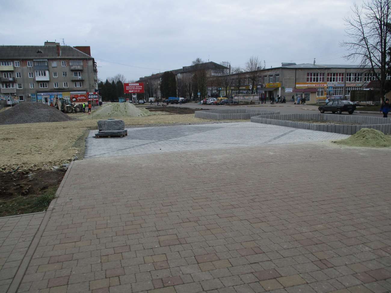 Реконструкція площі Героїв Майдану в Новому Роздолі