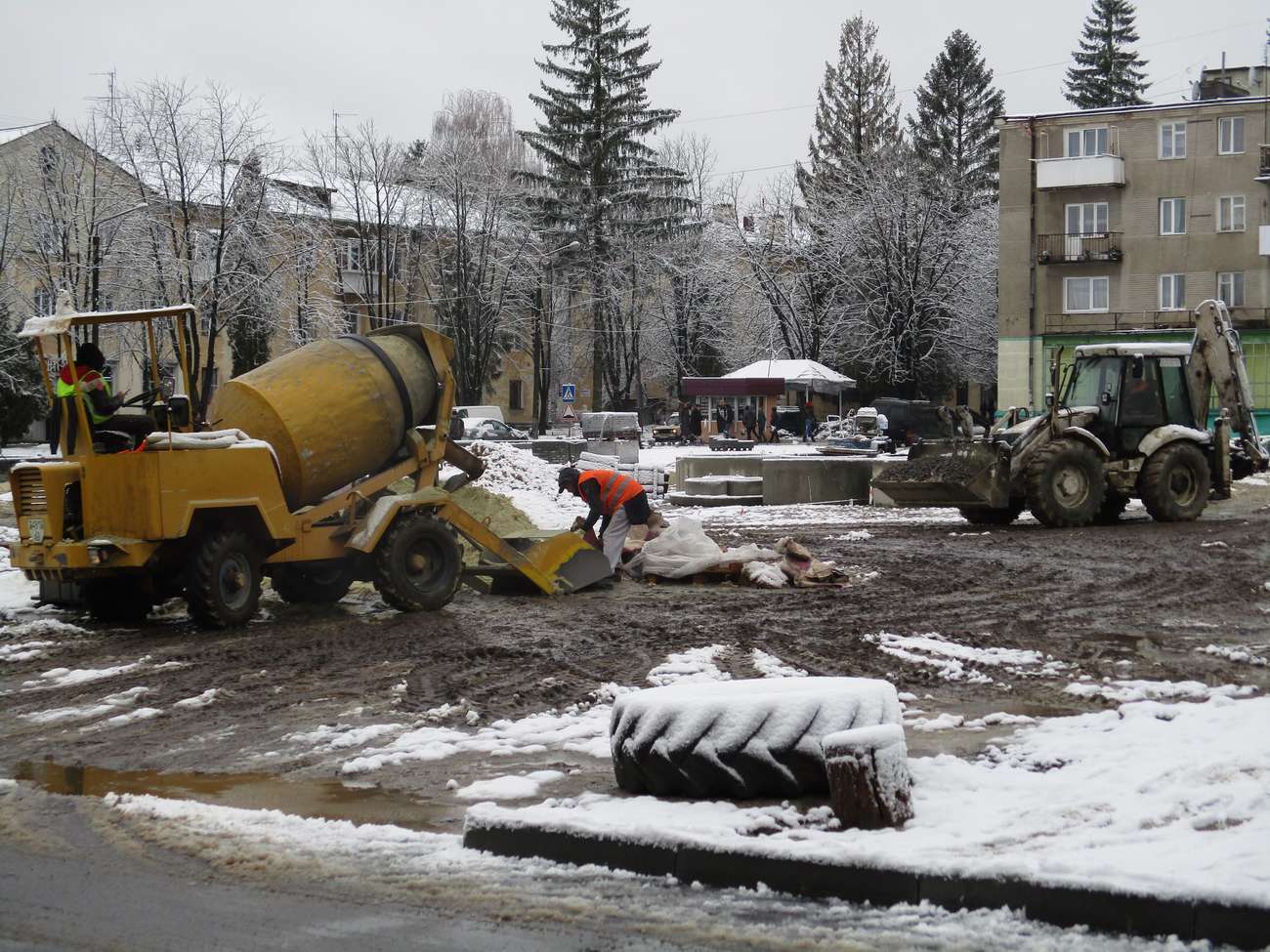 Реконструкція площі Героїв Майдану в Новому Роздолі
