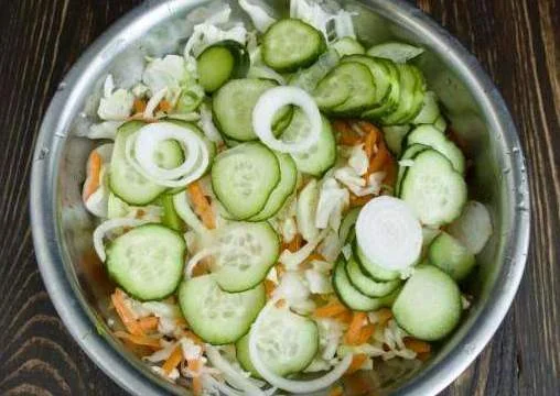 Капуста з огірками на зиму