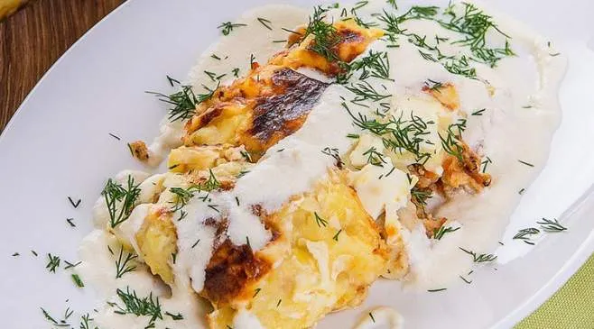 Картопляна запіканка з сиром і овочами