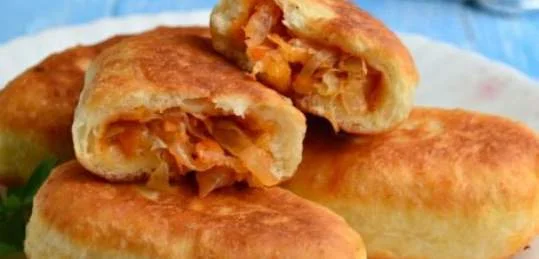 Пиріжки смажені з капустою