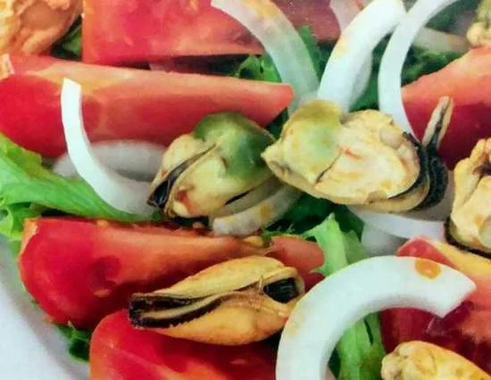 Мідії з помідорами