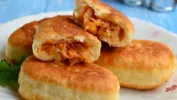 Пиріжки смажені з капустою