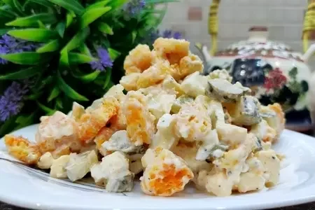 Салат з сухариками
