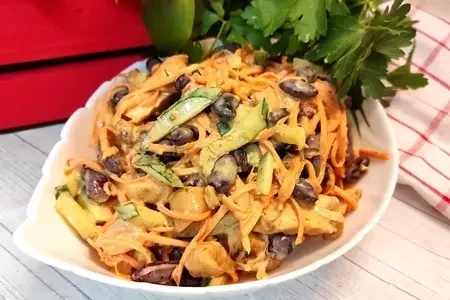 Салат з квасолею, огірком і морквою по-корейські