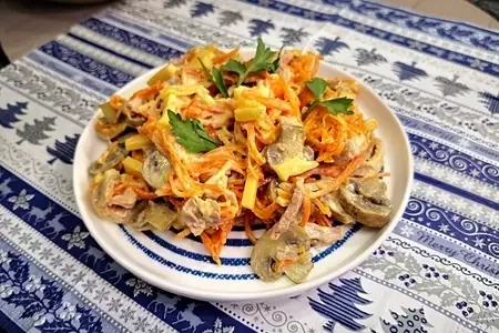 Салат з м’ясом і корейською морквою