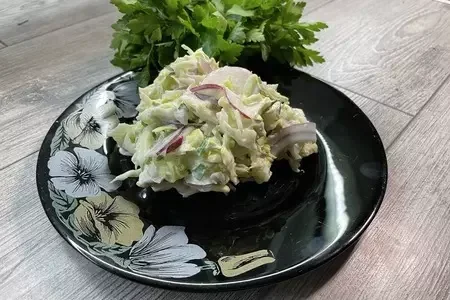 Салат із молодої капусти з селерою