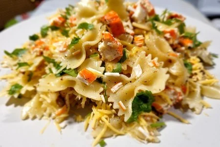 Макарони з крабовими паличками