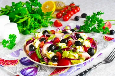 Салат з копченою куркою і сиром