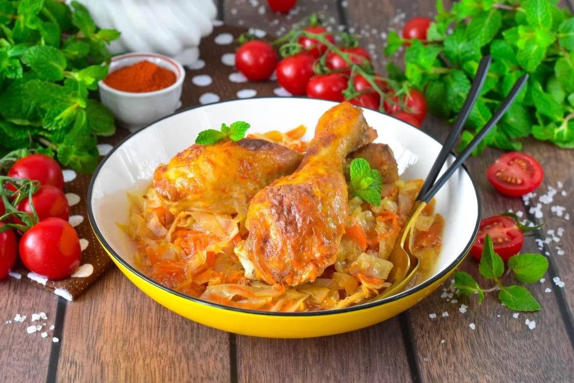 Курячі гомілки з капустою в духовці Курячі гомілки з капустою в духовці