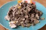 Салат с куркою і грибами