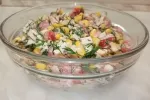 Салат з крабовими паличками і овочами
