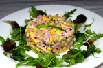 Салат з шинкою і грибами