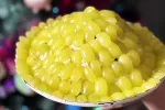 Салат з чорносливом і виноградом