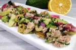 Салат з тунцем і овочами
