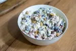 Салат з шинкою і соленим арахісом
