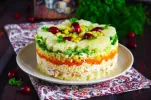 Салат з копченою куркою, ананасом і сиром